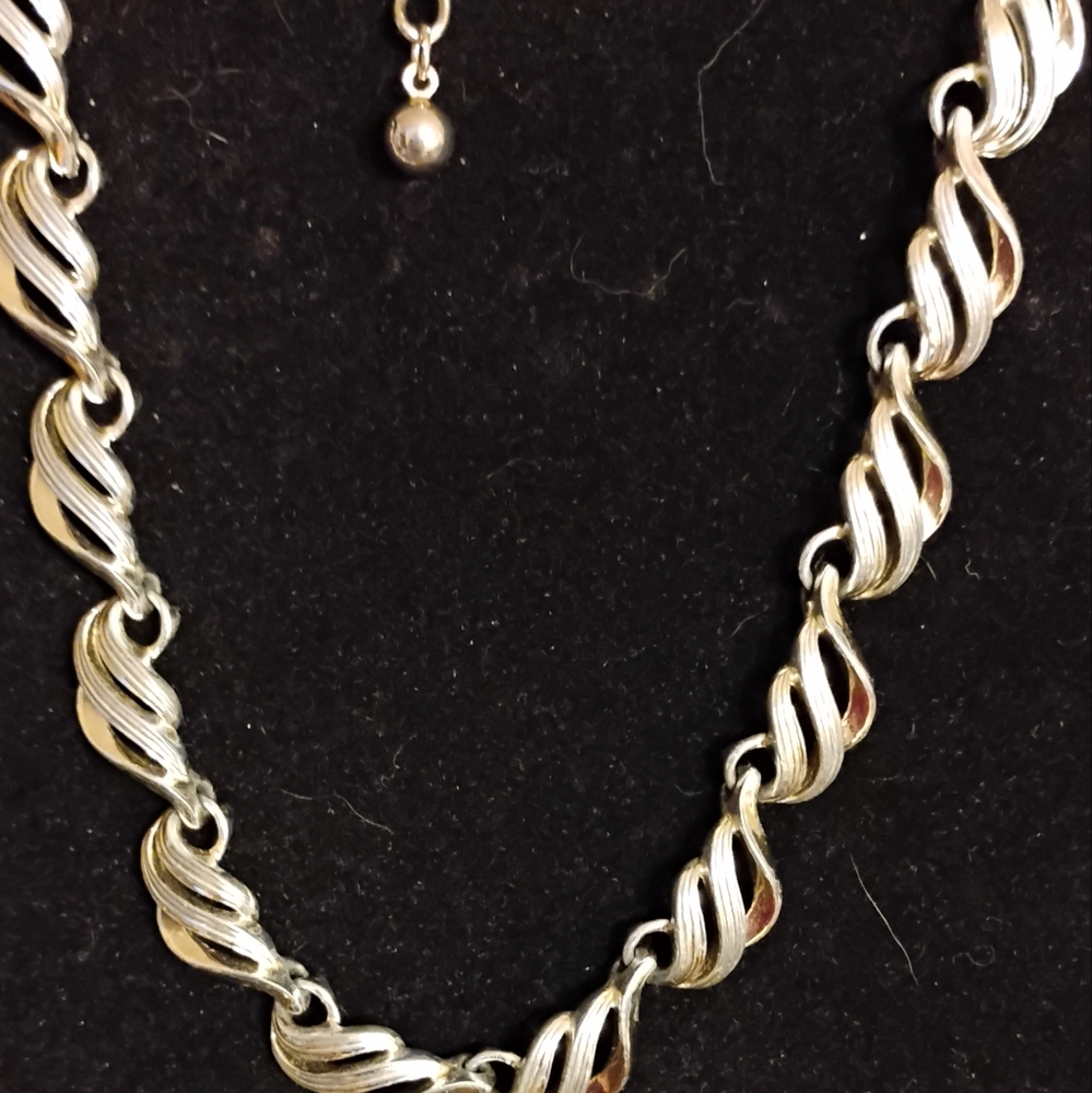 Vintage Silver Toned Coro Leaf Necklace